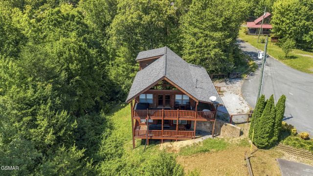 1713 Bear View Road, Sevierville, TN 37876
