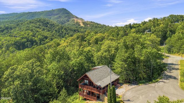 1713 Bear View Road, Sevierville, TN 37876