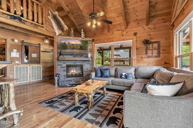 1713 Bear View Road, Sevierville, TN 37876
