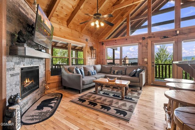 1713 Bear View Road, Sevierville, TN 37876