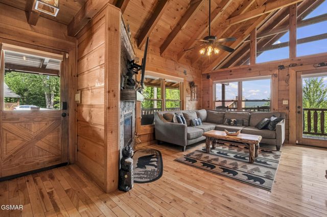 1713 Bear View Road, Sevierville, TN 37876