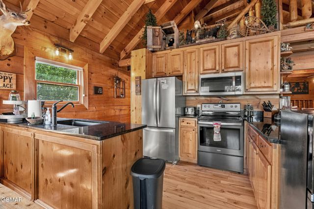1713 Bear View Road, Sevierville, TN 37876