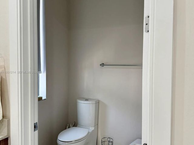 8273 NW 47th Ter, Doral, FL 33166