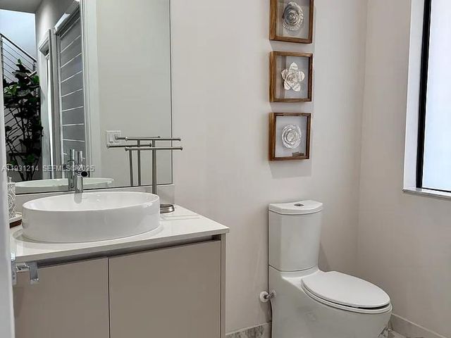 8273 NW 47th Ter, Doral, FL 33166