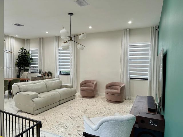 8273 NW 47th Ter, Doral, FL 33166