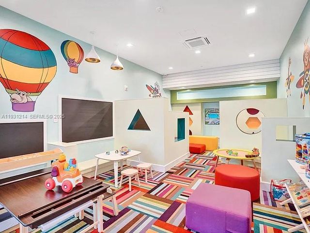 8273 NW 47th Ter, Doral, FL 33166