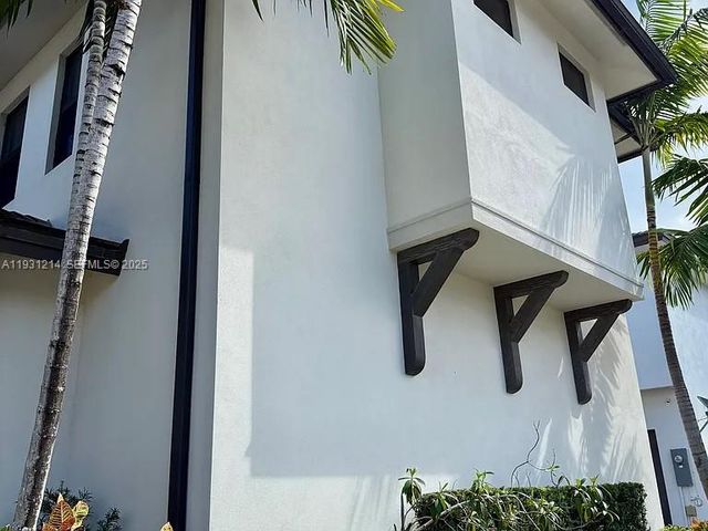 8273 NW 47th Ter, Doral, FL 33166