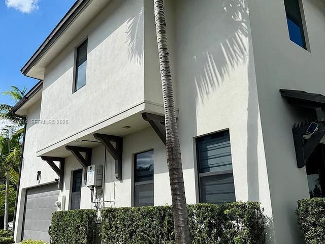 8273 NW 47th Ter, Doral, FL 33166
