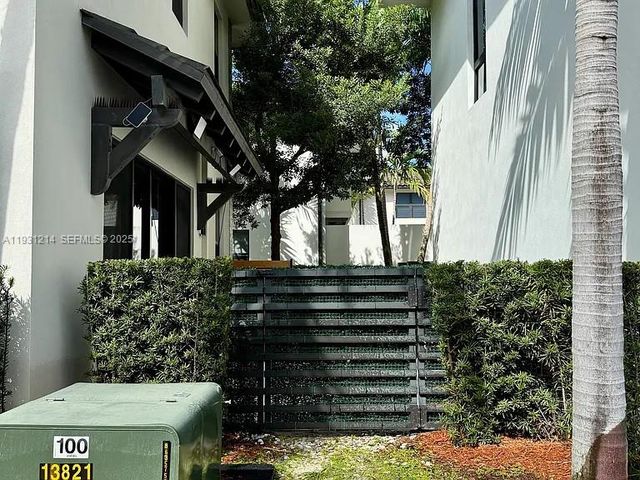 8273 NW 47th Ter, Doral, FL 33166