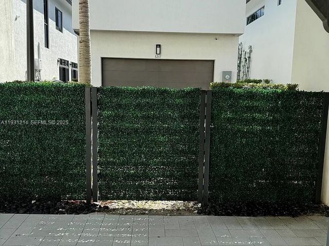 8273 NW 47th Ter, Doral, FL 33166