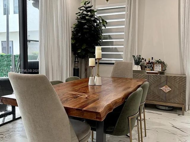 8273 NW 47th Ter, Doral, FL 33166