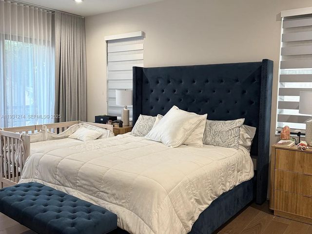 8273 NW 47th Ter, Doral, FL 33166