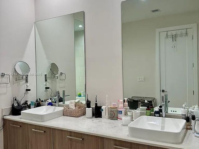 8273 NW 47th Ter, Doral, FL 33166