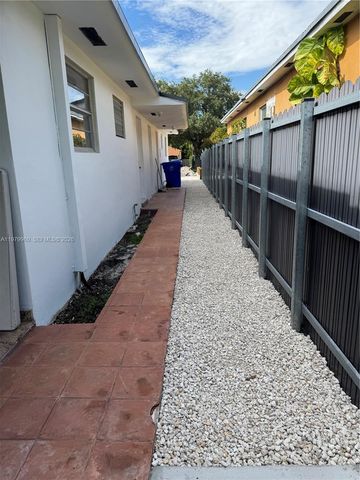 3610 SW 25th Ter 3612, Miami, FL 33133