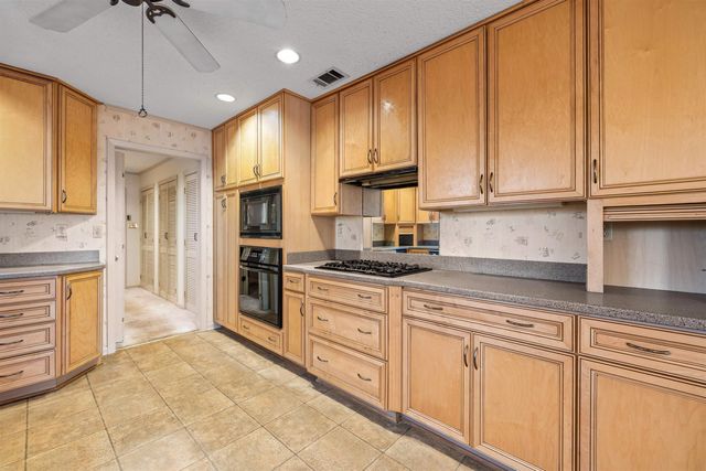 1342 FOX GRAPE CV, Germantown, TN 38138