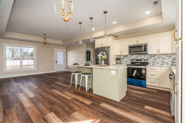 1200 S Vicksburg Street, Marion, IL 62959