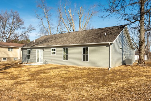 1200 S Vicksburg Street, Marion, IL 62959