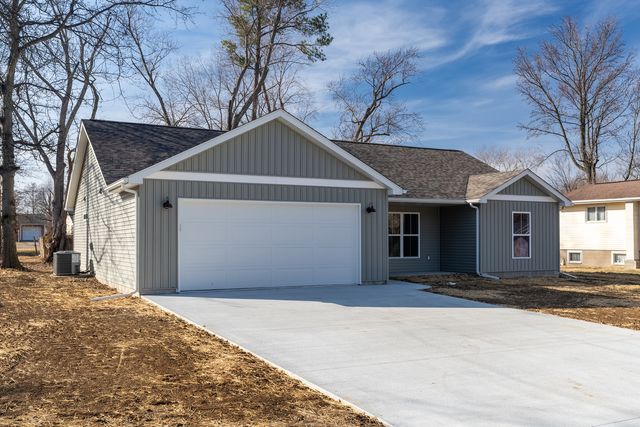 1200 S Vicksburg Street, Marion, IL 62959