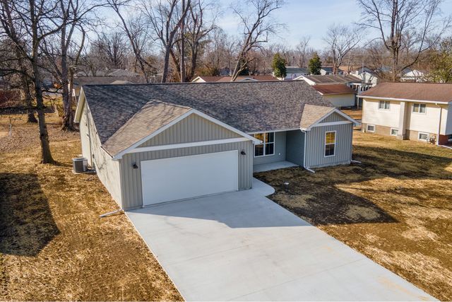 1200 S Vicksburg Street, Marion, IL 62959