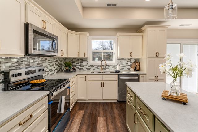 1200 S Vicksburg Street, Marion, IL 62959