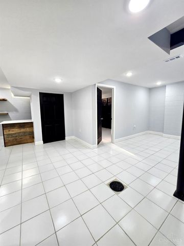 5940 Kenneth Avenue, Cincinnati, OH 45224