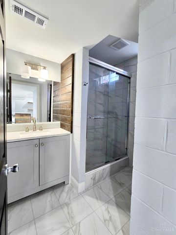 5940 Kenneth Avenue, Cincinnati, OH 45224