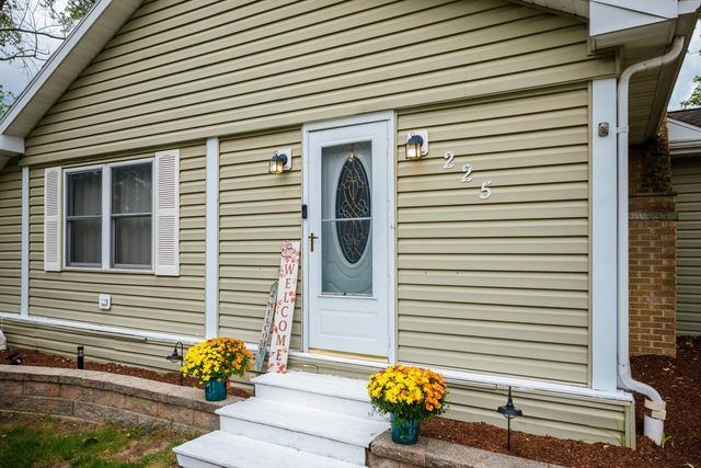 225 Park AVENUE, Twin Lakes, WI 53181