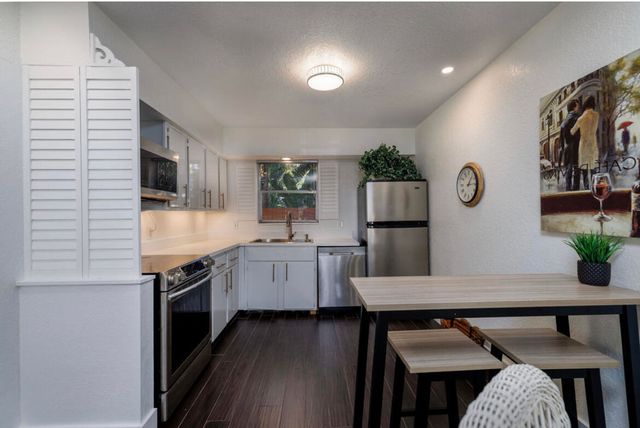 601 SE 5th Court 102, Fort Lauderdale, FL 33301