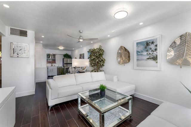 601 SE 5th Court 102, Fort Lauderdale, FL 33301