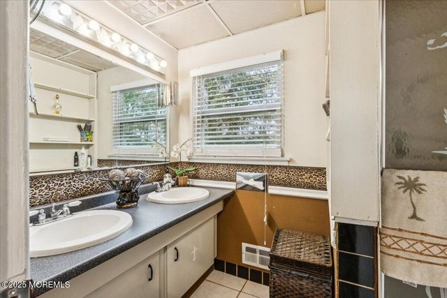 8 Hawaii Road, Jackson, NJ 08527