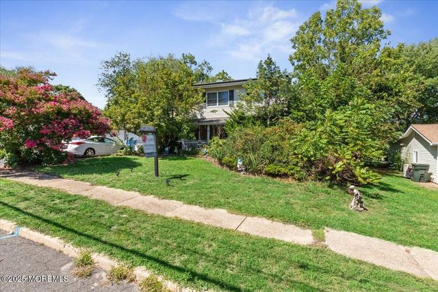 8 Hawaii Road, Jackson, NJ 08527