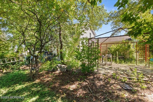 8 Hawaii Road, Jackson, NJ 08527
