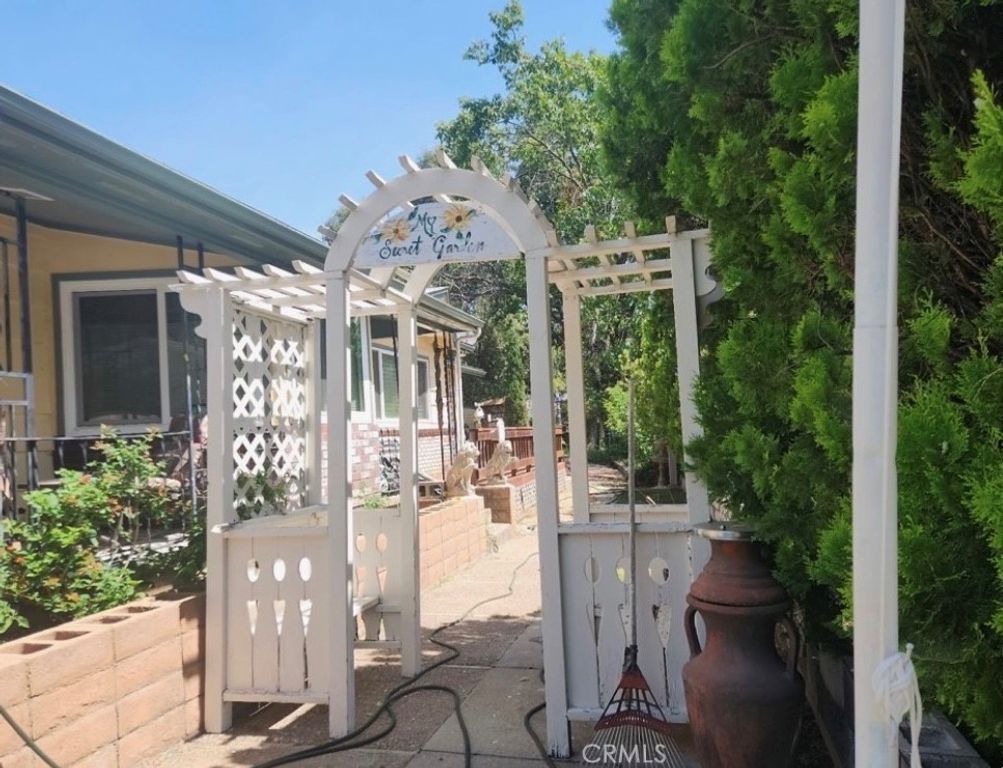 Image 10 of property listing at 5021 Watt Road, Mariposa, CA 95338
