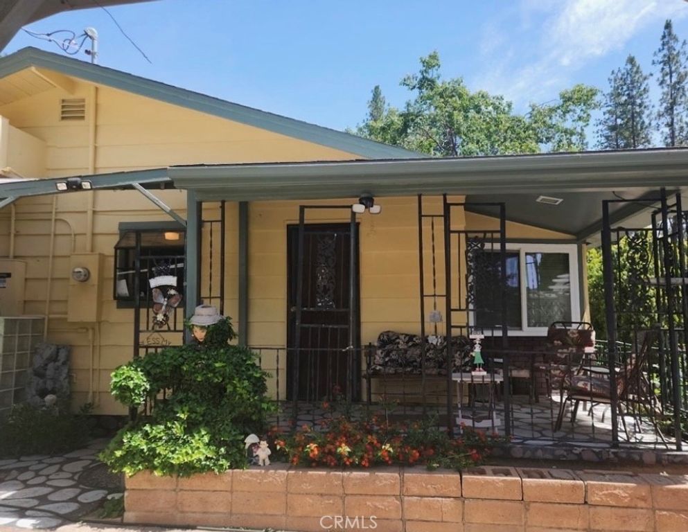 Image 2 of property listing at 5021 Watt Road, Mariposa, CA 95338