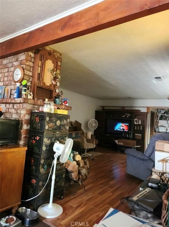 Image 5 of property listing at 5021 Watt Road, Mariposa, CA 95338
