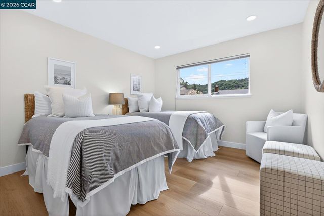 29 Whitehall Drive, Orinda, CA 94563