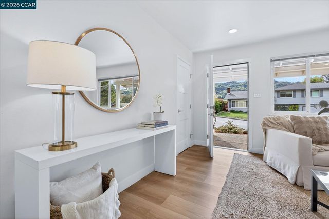 29 Whitehall Drive, Orinda, CA 94563