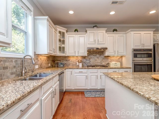 2008 Shalford Lane, Matthews, NC 28104