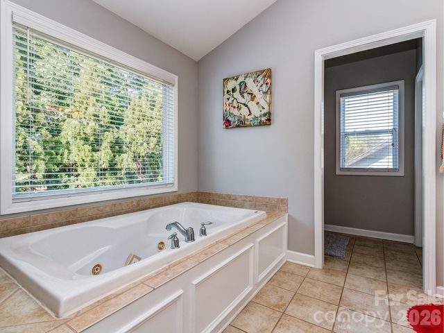 2008 Shalford Lane, Matthews, NC 28104
