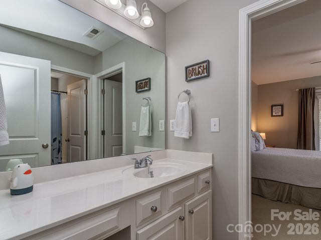 2008 Shalford Lane, Matthews, NC 28104