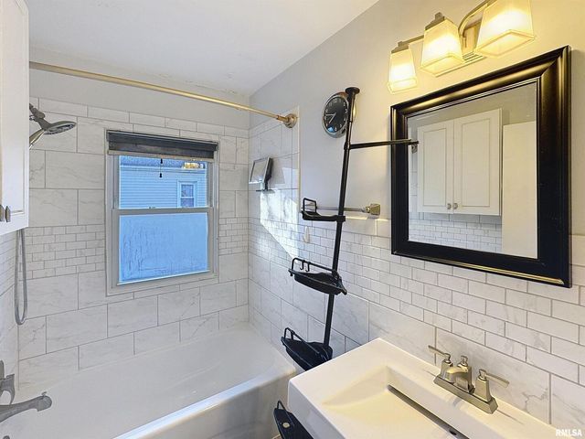 2130 10TH Street, East Moline, IL 61244