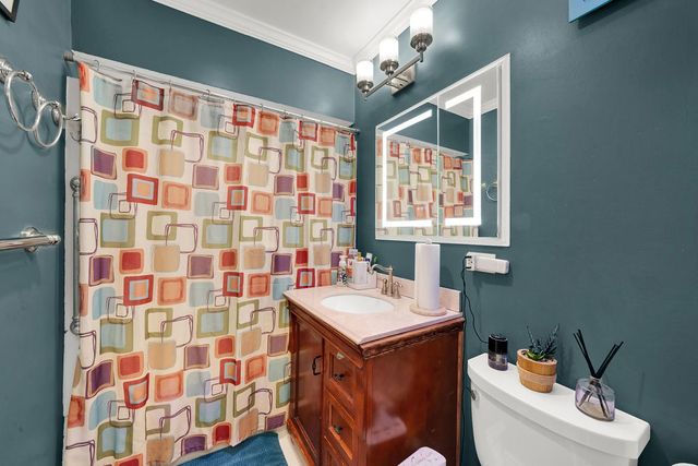 664 E Oakton Street, Des Plaines, IL 60018