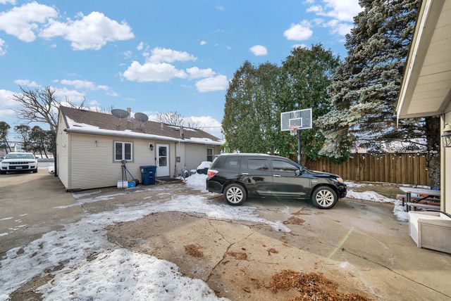 664 E Oakton Street, Des Plaines, IL 60018