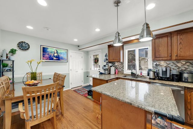 664 E Oakton Street, Des Plaines, IL 60018