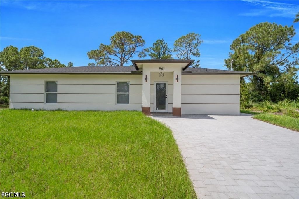 961 Gleason ST, Lehigh Acres, FL 33974