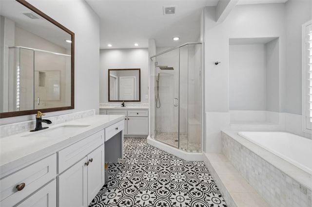 158 Vieux Carre Drive, Houston, TX 77009