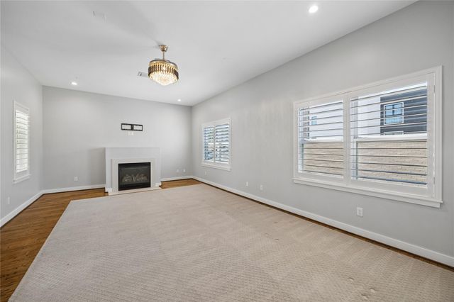 158 Vieux Carre Drive, Houston, TX 77009
