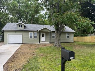 1922 South Village Lane, Bolivar, MO 65613