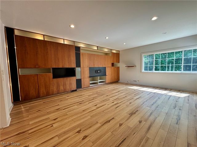 2607 Saybrook Road, University Heights, OH 44118