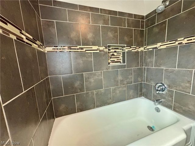 2607 Saybrook Road, University Heights, OH 44118